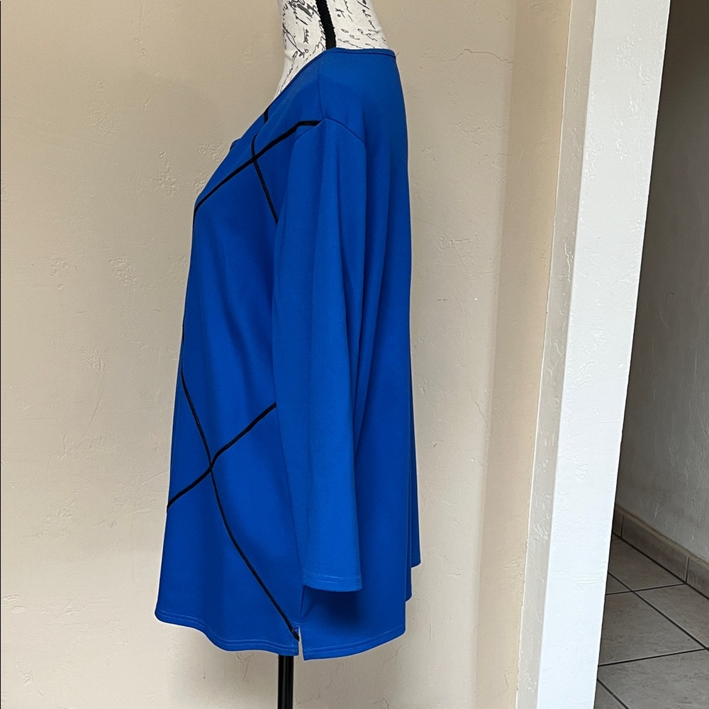Investments Blue Women's Top with Black Accents Size 1 X - Picture 4 of 7
